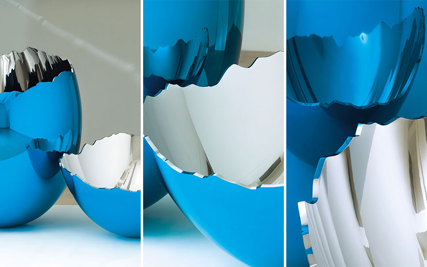Jeff Koons (b. 1955), Cracked Egg (Blue). Executed between 1994-2006, this work is one of five unique versions. (ii) 39⅜ x 62⅝ x 62⅝ in (100 x 159.1 x 159.1 cm). Estimate £10,000,000-15,000,000.