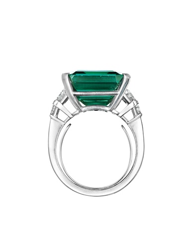 A report dated 3 May 2017 from the AGL (American Gemological Laboratories) stating that it is the opinion of the laboratory that the origin of this emerald would be classified as classic Colombia--