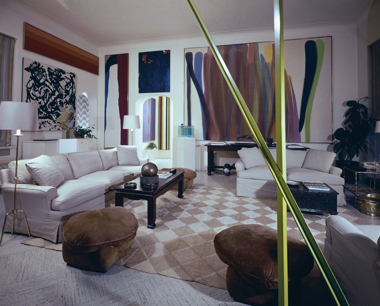 Si Newhouse’s residence, New York, 1969. Photo William Grigsby, Condé Nast Archive. Artwork © 2019 Estate of Kenneth Noland  Licensed by VAGA at Artists Rights Society (ARS), New York; © 2019 The Pollock-Krasner Foundation  Artists Rights Society (ARS), New York; © 2019 Maryland Institute College of Art (MICA), Rights Administered by Artist Rights Society (ARS), New