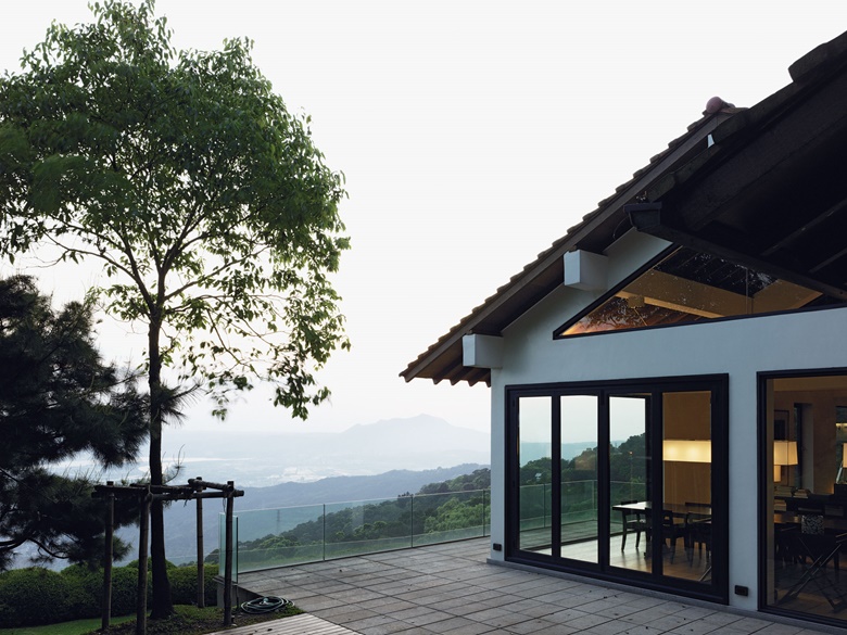 At home with business leader and art collector Pierre Chen | Christie’s