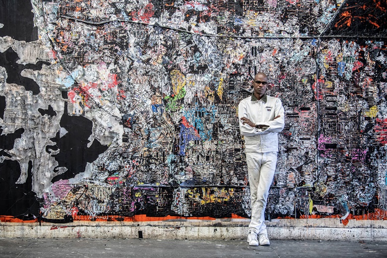 马克·布拉德福特。摄影：Sim Canetty-Clarke © Mark Bradford, Courtesy the artist and Hauser & Wirth