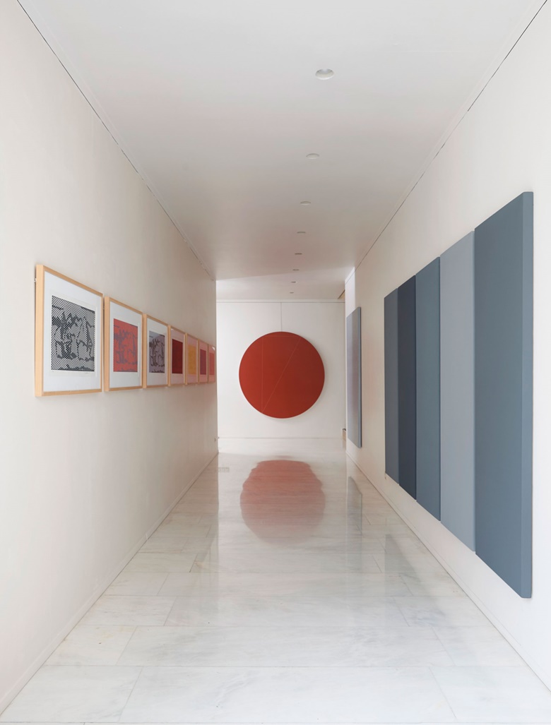 Left: Roy Lichtenstein (1923-1997), Haystacks series, 1969. Centre: Robert Mangold (b. 1937), Triangle Within a Circle, 1974. Acrylic and pencil on canvas. 72 in (183 cm) diameter. Estimate: £350,000-450,000. Offered in the Post-War and Contemporary Art Evening Auction on 4 October at Christie’s in London. Alan Charlton (b. 1948), Untitled, painted in 1982. Acrylic on canvas, in five parts, each: 70⅞ x 23⅝ in (180 x 60 cm); overall: 70⅞ x 118⅛ in (180 x 300 cm). Estimate: £18,000-25,000. Offered in the Post-War and Contemporary Art Day Auction on 5 October at Christie’s in London. Artworks: © Estate of Roy Lichtenstein/DACS 2019 and © Alan Charlton. Photo: © Philippe D. Photography