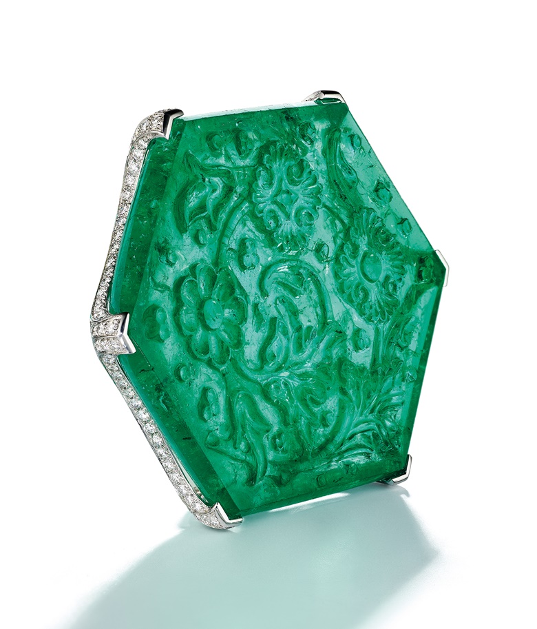 ‘The Taj Mahal Emerald’carved emerald and diamond brooch by Cartier. Sold for $1,815,000 on 19 June 2019 at Christie’s in New York