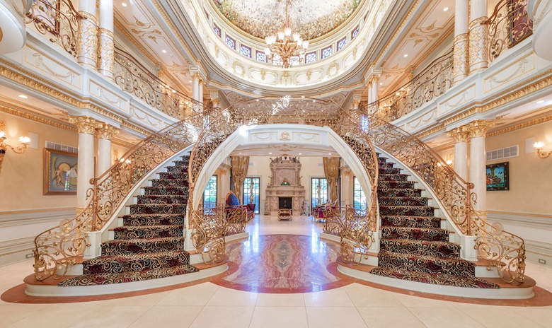 Luxury Living: Homes with Gold, Silver, and Metallic Design Details