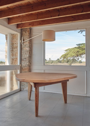 Pierre Jeanneret (1896-67). A freestanding three-legged table, special order, under the supervision of Georges Blanchon, B.C.B, c. 1950-51. European pine, 70.4 x 137.5 x 148 cm (27¾ x 54⅛ x 58¼ in). Estimate €40,000-60,000. Offered on 19 November in Design  at Christie’s Paris