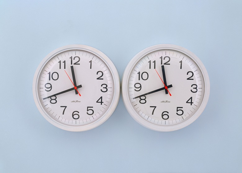 Felix Gonzalez-Torres, Untitled (Perfect Lovers), 1991. Wall clocks and paint on wall. Overall dimensions vary with installation. Clocks 14 inches diameter each (original size); 28 inches width overall. © Felix Gonzalez-Torres. Courtesy of The Felix Gonzalez-Torres Foundation. Digital image The Museum of Modern Art, New YorkScala, Florence