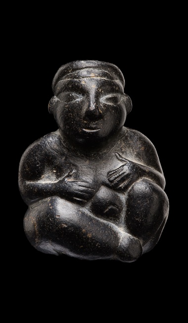 A rare Anatolian steatopygia feminine idol, 6th-5th millennium BC. 5.4 x 4.2 x 3.5 cm. Photo Galerie Ghezelbash
