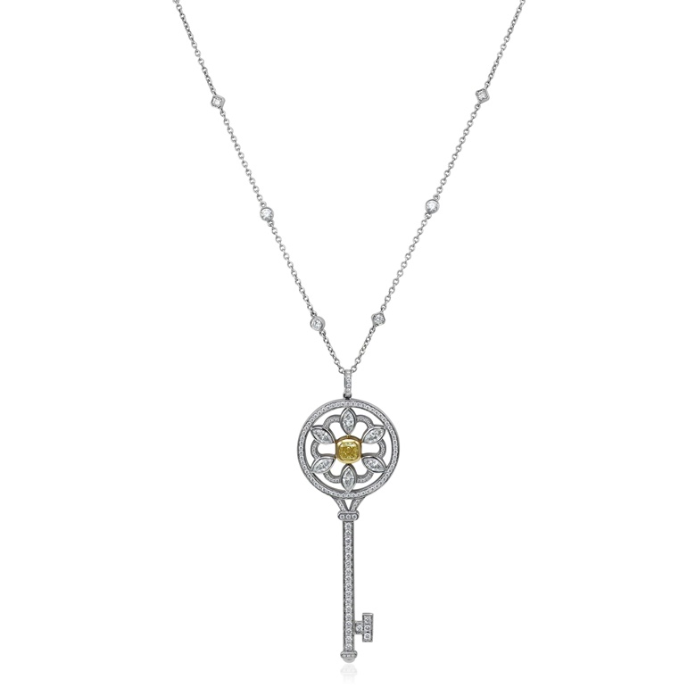TIFFANY & CO. 「TIFFANY KEYS」 黃鑽及鑽石吊墜項鍊。估價：50,000 – 80,000港元。此拍品將於佳士得珠寶網上拍賣呈獻