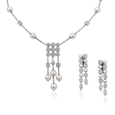 BULGARI 養殖珍珠及鑽石項鍊及耳環套裝。估價：25,000 – 35,000港元。此拍品將於佳士得珠寶網上拍賣呈獻。