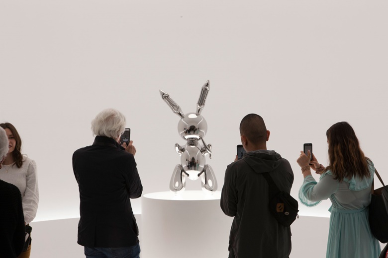 杰夫·昆斯《兔子》于2019年佳士得纽约展出。浏览纽约二十世纪艺术周（2019年5月）线上虚拟预展