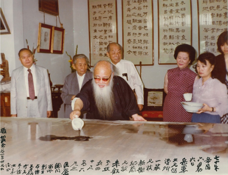 1981年《庐山图》开笔之日，张大千邀请二张一王与寿幼兰女士一同观赏
