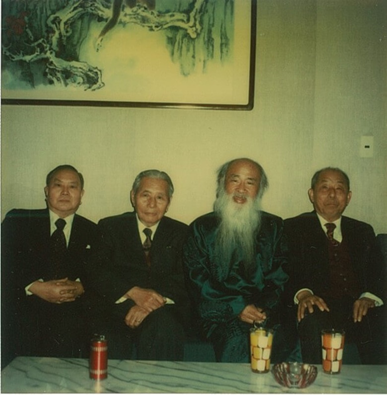 “转转会”合照，左起王新衡、张群、张大千、张学良