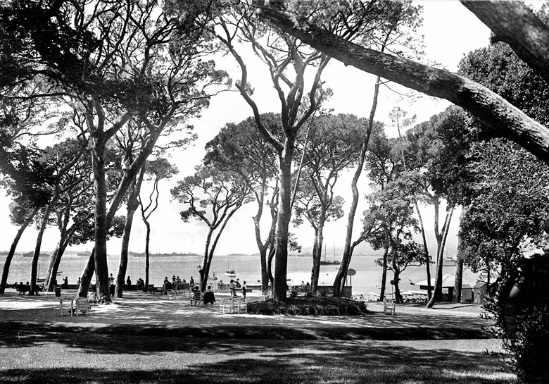 Picasso first arrived in Juan-les-Pins in 1920 — around five years before this photograph was taken. Photo Roger-Viollet  TopFoto 