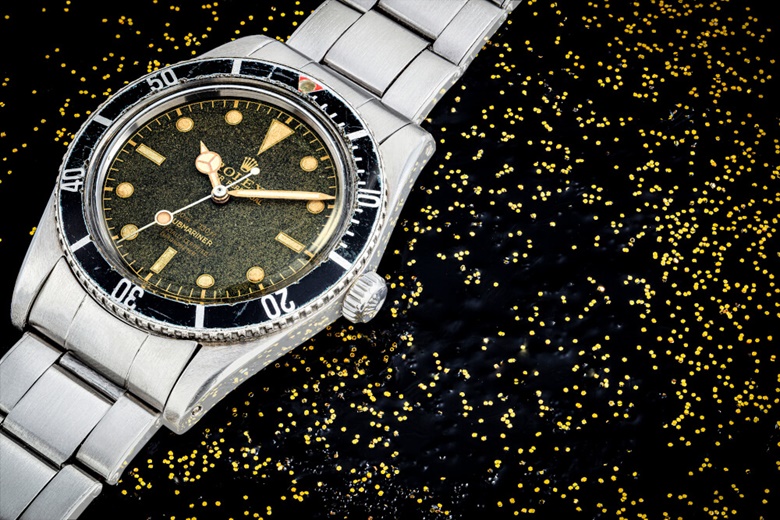 劳力士，不锈钢自动上弦链带腕表，配中心秒针及星尘表盘， “SUBMARINER” ，型号65361，约1957年制。估价：280,000-400,000港元。此拍品将于2020年7月13日佳士得香港精致名表呈献