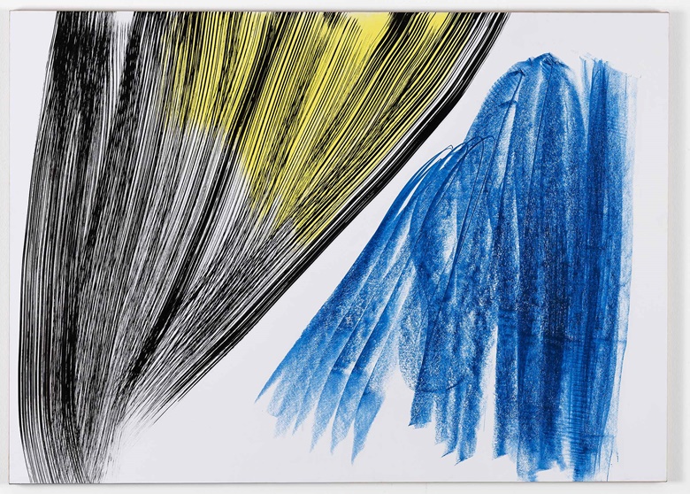 Hans Hartung, P1973-A36, 1973. Encre, pastel et acrylique sur carton. 29⅜ × 41⅛ pouces (74,6 x 104,4 cm). Offert à La Biennale Paris, 24 septembre-8 octobre, en ligne. Gracieuseté de @perrotin