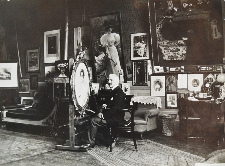 Vittorio Corcos at work in his studio in Florence, circa 1920-1930. Photo Courtesy Biblioteca Labronica “F.D. Guerrazzi” Livorno