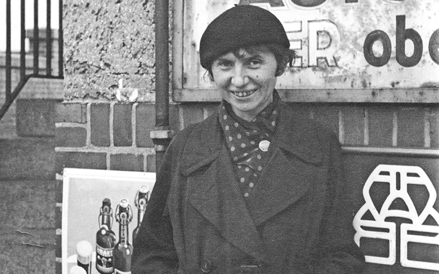 Jeanne Mammen in Berlin, 1930 (detail). Photo Unknown photographer. © Archiv Jeanne-Mammen-Stiftung
