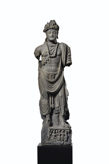 A LARGE AND IMPORTANT GRAY SCHIST FIGURE OF A BODHISATTVA, ANCIENT REGION OF GANDHARA, 3RD–4TH CENTURY CE。成交价 3,630,000美元，2020年9月23日在佳士得纽约售出。
