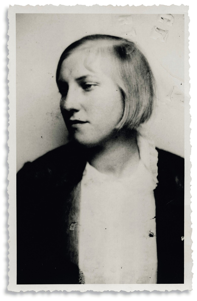 Marie-Thérèse Walter, circa 1930. Photographer unknown. Photo © Archives Maya Widmaier-Picasso