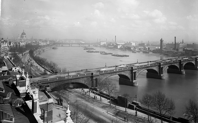 Waterloo Bridge and the River Thames, looking east from the Savoy Hotel towards the City and St Pauls Cathedral. Photo Heritage Images, Hulton Archive  Getty Images