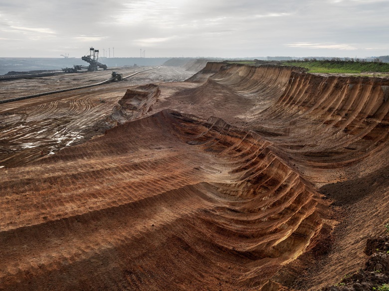 《煤矿#1》，德国威斯特伐利北莱茵，2015年。 © Edward Burtynsky。由伦敦Flowers Gallery画廊  多伦多Nicholas Metivier Gallery画廊提供