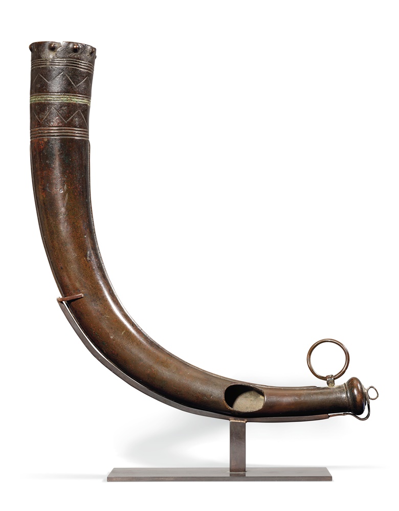 An Irish bronze side-blow horn, late Bronze Age, c. 8th-7th century BC. 24⅛ in (61.5 cm) long. Sold for £162,500 on 7 July 2021 at Christie’s in London