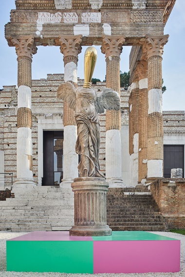 Francesco Vezzoli, Nike Metafisica, 2019. Concrete and marble dust sculpture. Bronze. 320 x 120 x 120 cm. Unique. Photo Alessandra Chemollo. Fondazione Brescia Musei