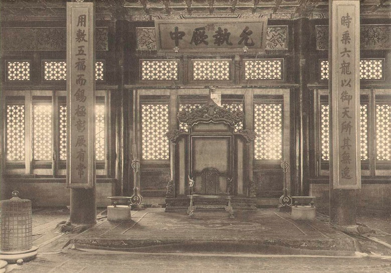 One of Kazumasa Ogawa’s photographs of the Forbidden City, showing the interior of the Chêng-Hê Hall with a dragon carpet displayed on the kang (throne platform)