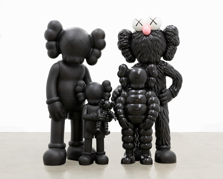 KAWS, FAMILY, 2021. Bronze, paint. 86¼ x 81½ x 37? in. © KAWS  Private Collection