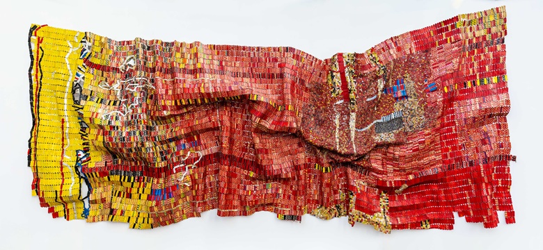 El Anatsui (b. 1944), Detsi, 2022. Aluminium and copper. 300 x 800 cm. Image courtesy of Efie Gallery