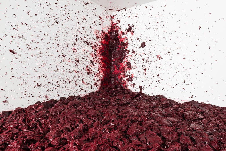 Anish Kapoor, Shooting Into the Corner, 2008-2009. Mixed media. Dimensions variable. Photograph Dave Morgan © Anish Kapoor. All rights reserved SIAE, 2021