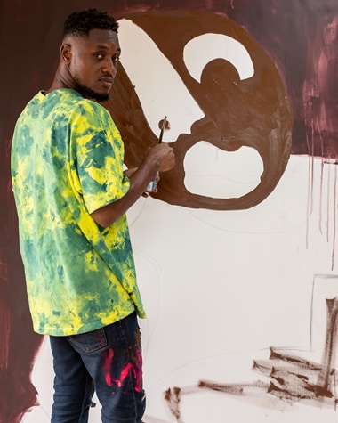 Isshaq Ismail at work in his studio in Accra. Photo Courtesy of Efie Gallery and Deryk Owusu-Bempah