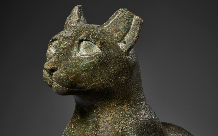 egyptian_bronze_cat_ptolemaic_period_antiquities_christies_hero2.png