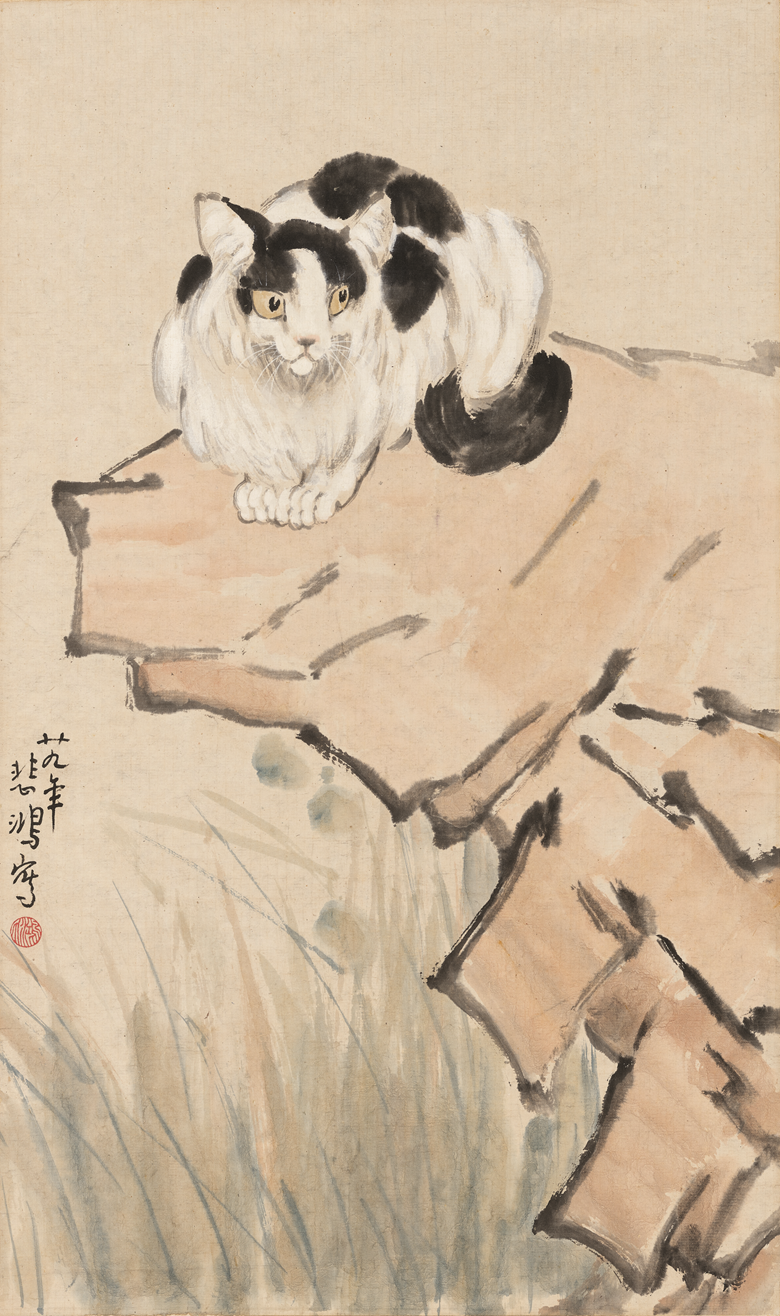 徐悲鴻（1895-1953），《貓石圖》，1940年作。設色紙本 鏡框。79 x 47 公分（31 18 x 18 12 英寸）。估價：港元600,000-800,000。此作將於2022年5月29日在中國近現代及當代書畫拍賣中呈獻