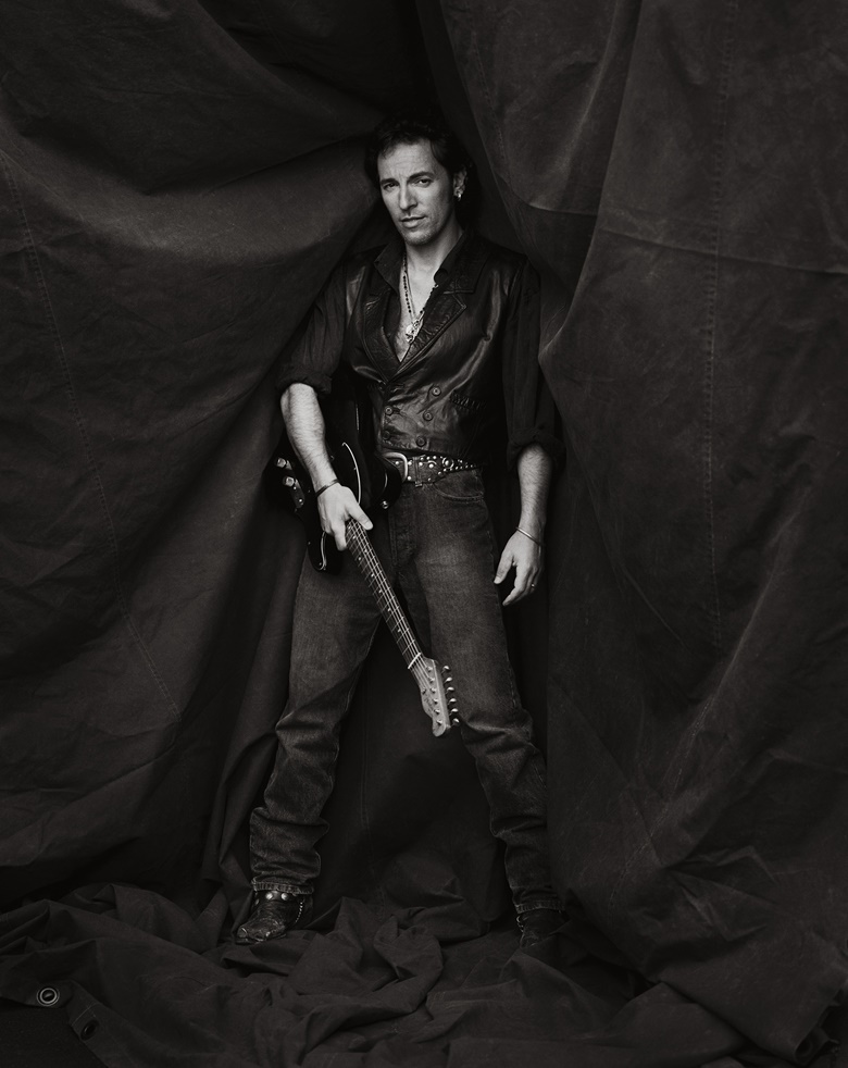 Herb Ritts (1952-2002), Bruce Springsteen New York, 1992. Gelatin silver print. 50 x 40 cm. Edition 1125. © Herb Ritts Foundation. Photo © Herb Ritts Foundation Courtesy of CAMERA WORK Gallery