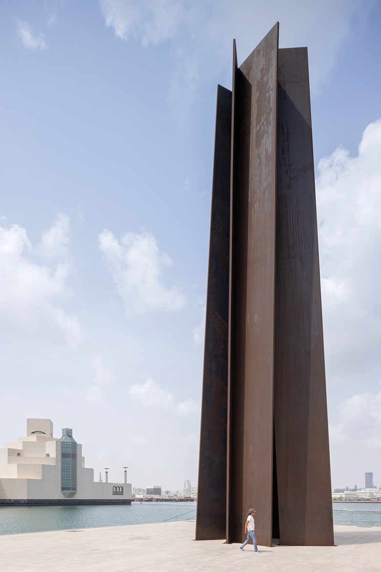 Richard Serra (b. 1938), 7, 2011. Steel, 24.6 metres. MIA Park. Photo © Iwan Baan. Courtesy of Qatar Museums