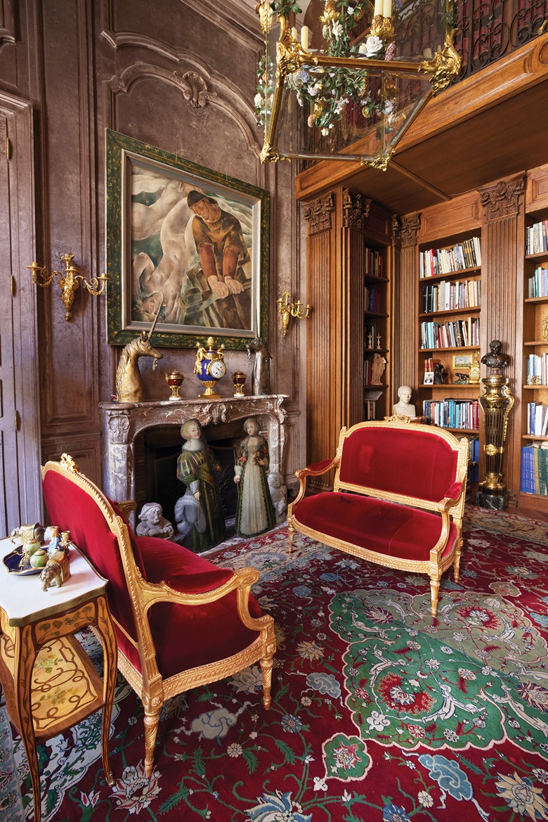An interior at Galerie Steinitz, showing a pair of Louis XVI giltwood canapés, by Nicolas-Denis Delaisement, circa 1780, owned by Archibald Primrose (1847-1929), 5th Earl of Rosebery, 1st Earl of Midlothian, Lord Dalmeny, and Hannah Primrose, Countess of Rosebery (née de Rothschild, 1851-1890), Mentmore Towers, Buckinghamshire. Estimate £80,000-120,000. Offered in Provenance