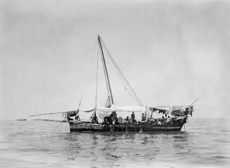 A pearling vessel in the Persian Gulf in the late 1930s. Photo © National Maritime Museum, Greenwich, London