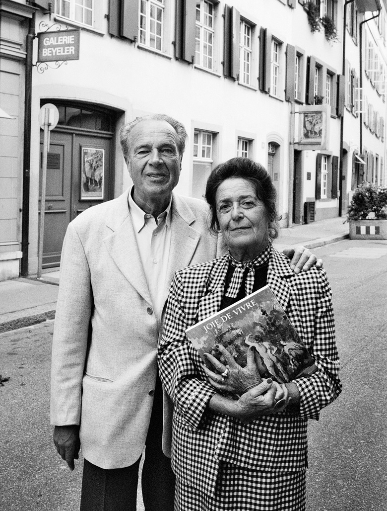 Ernst and Hildy Beyeler pictured in 1997 outside the gallery they established in Basel from 1945 onwards. Photo Niggi Bräuning