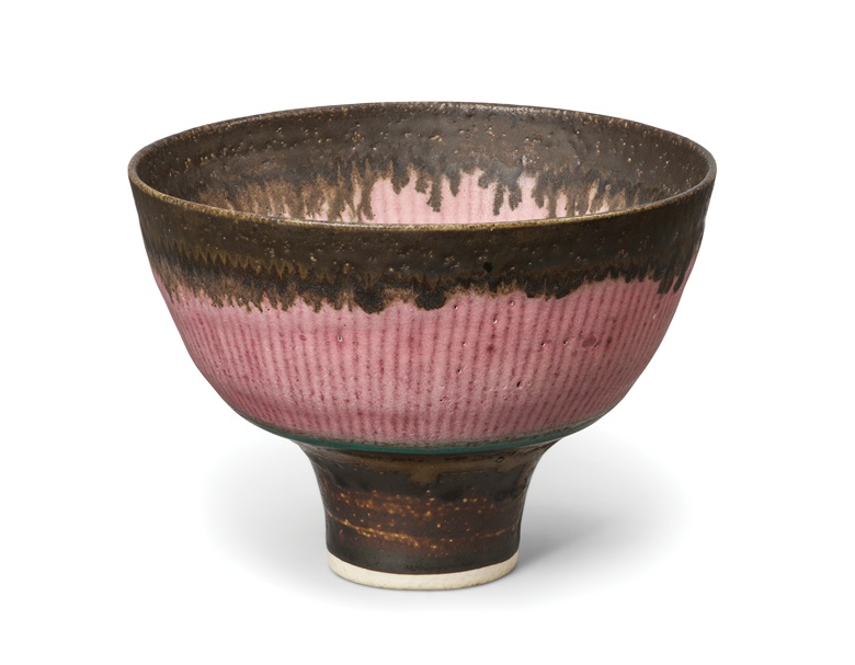 Dame Lucie Rie (1902-1995), Pink footed bowl, executed circa 1980. Porcelain, pink and emerald green glaze with manganese running rim and foot. Diameter 4¾ in (12.1 cm). Sold for £32,760 on 20 October 2022 at Christie’s in London