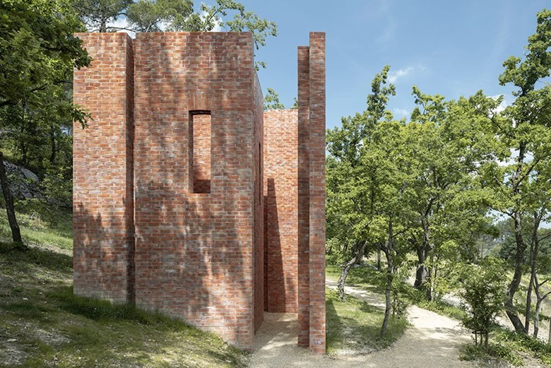 Per Kirkeby, Brick Labyrinth, 2018. The last sculpture completed by Kirkeby — said to be inspired by European Romanticism, the Minimalism of Donald Judd, and Mayan architecture — is at Château La Coste in Provence. Photo akg  VIEW  Francesco Russo