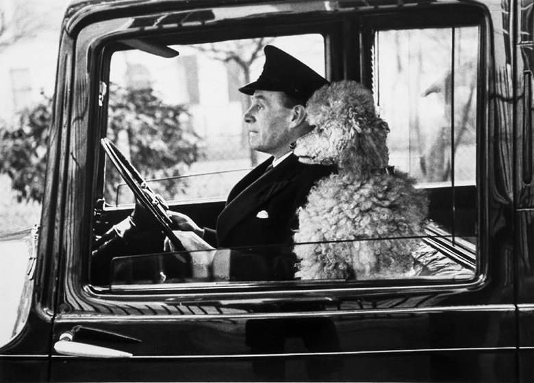 Thurston Hopkins, La Dolce Vita, Knightsbridge, 1953. Vintage gelatin silver print. 20.96 x 28.89 cm. © Thurston Hopkins Estate. Courtesy Centre for British Photography, London