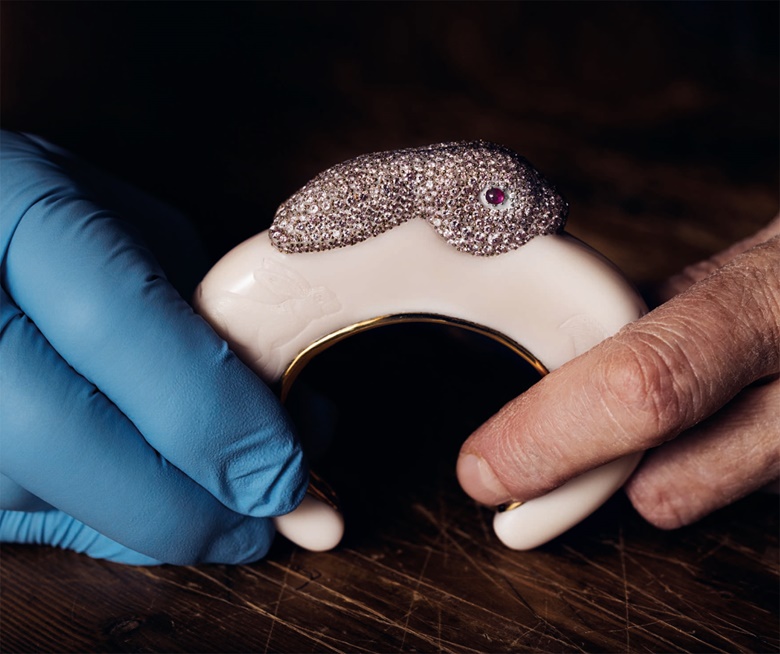 Bunny Bangle, 1988-92. Hand-carved Bakelite, gold, pink Argyle diamonds and rubies. Photo Geordie Wood