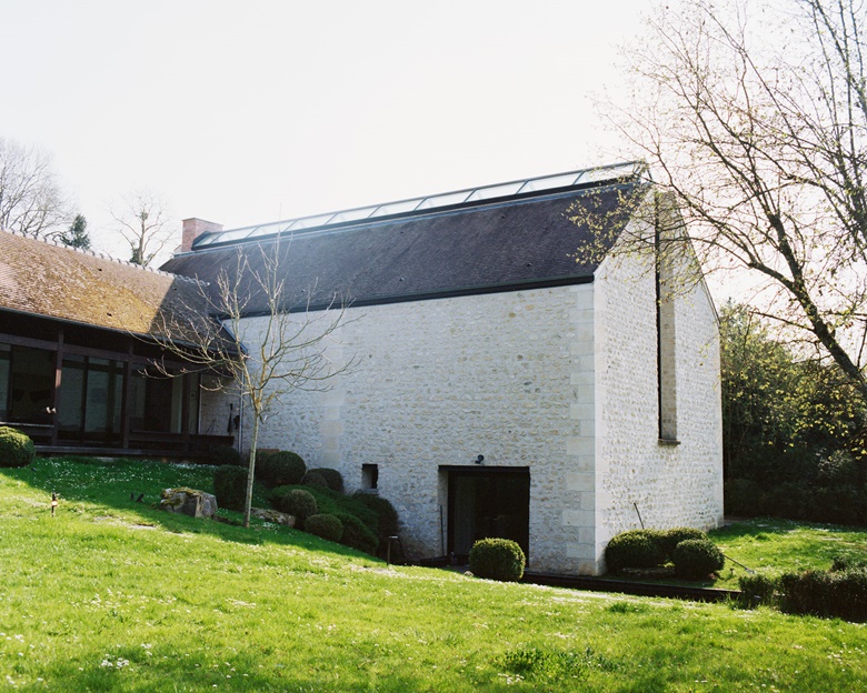 The exterior of Verdier’s studio, 2019. Photo Allyssa Heuze