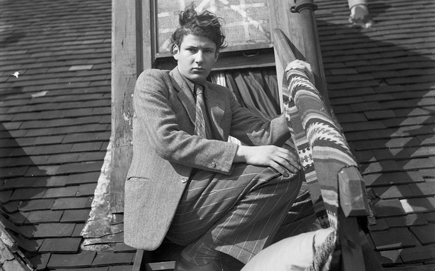Lucian Freud, early 1940s. Photo Francis Goodman. © National Portrait Gallery, London