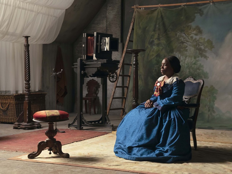 Isaac Julien, The Lady of the Lake (Lessons of the Hour), 2019. Framed photograph on gloss inkjet paper mounted on aluminium. 160 x 213.3 cm (63 x 84 in). Edition of 6 plus 1 artists proof © Isaac Julien. Courtesy the artist and Victoria Miro