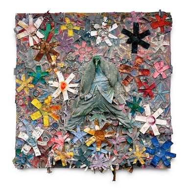 Left Thornton Dial, Stars of Everything, 2004. Mixed media, 248.9 x 257.8 x 52.1 cm. Souls Grown Deep Foundation, Atlanta. © 2022 Estate of Thornton Dial Artists Rights Society (ARS), New York DACS, London 2022. Photo Stephen PitkinPitkin Studio