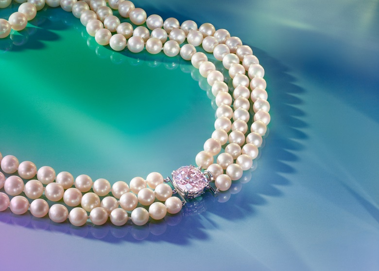 An impressive Harry Winston natural and cultured pearl and coloured diamond necklace. Estimate on request. Offered in The World of Heidi Horten Part I in May 2023 at Christie’s in Geneva