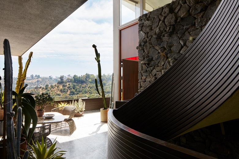 The outdoor deck that connects both sides of the Garcia House