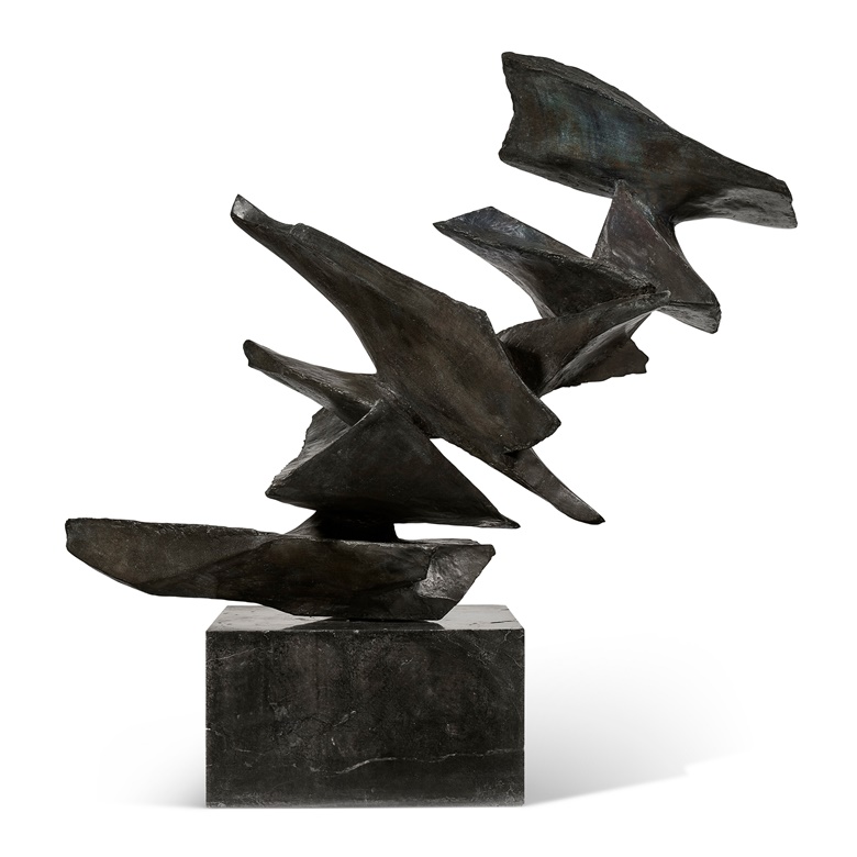 Alicia Penalba (1913-1982), Ventisquero, 1973.  43½ x 45 x 28 in (110.5 x 114.3 x 71.1 cm). Bronze with green-black patina on granite base. Sold for $107,100 in Latin American Art on 9 March 2023 at Christies in New York